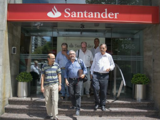 AEBU apoya a trabajadores de banco Santander en EEUU