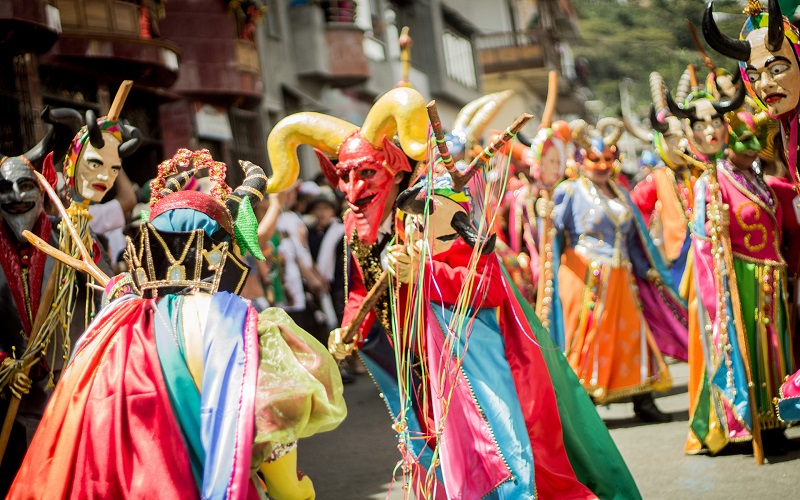 Carnavales de Uruguay y Colombia frente a frente