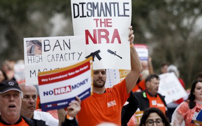 Nueva York avanza en el control de armas, mientras que NRA triplicó sus donaciones tras atentado en Florida