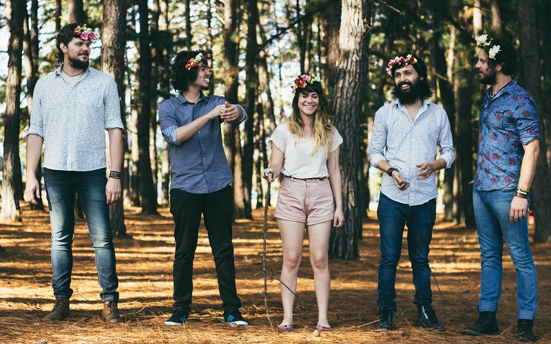 Artistas emergentes de Brasil: A Banda Mais Bonita da Cidade y Día Mundial de la Bicicleta en la Trama