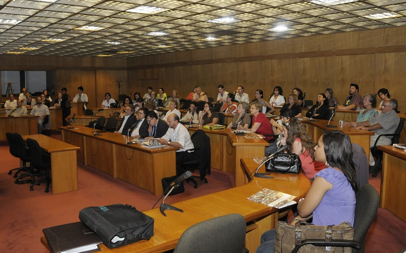 Promueven regular el uso de salas del Parlamento