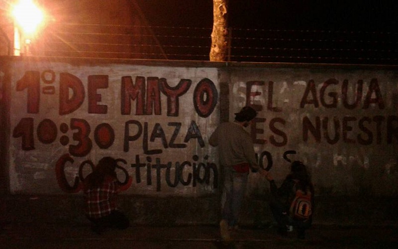 Policía de Paysandú reprime pintada de jóvenes