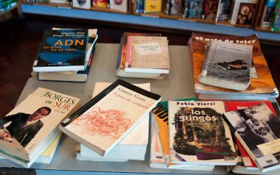 Jóvenes de AEBU proponen intercambio de libros