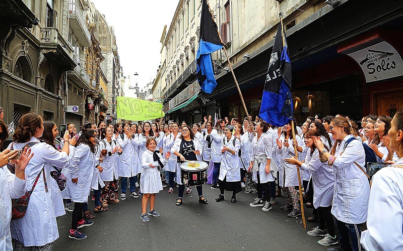 Estudiantes de Magisterio piden rever condiciones de prácticas