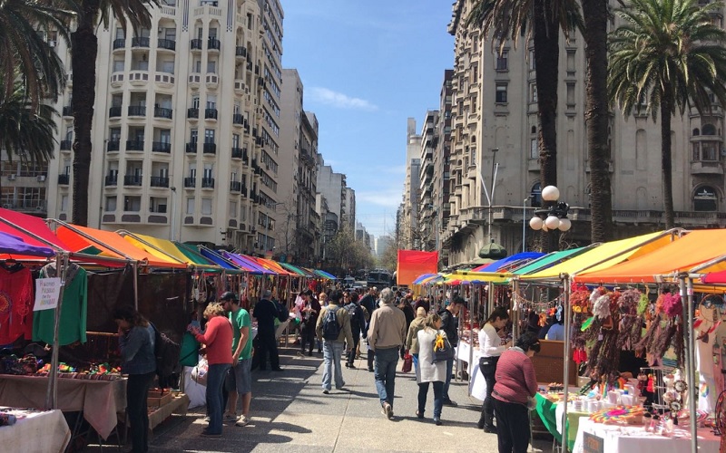 Feria de la Diversidad se instaló en la Plaza Independencia