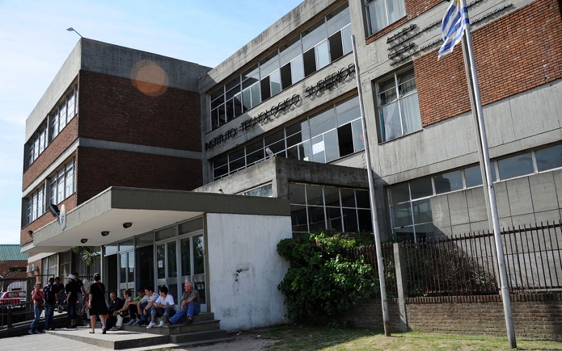 Conflicto en UTU por bases de concurso a profesores