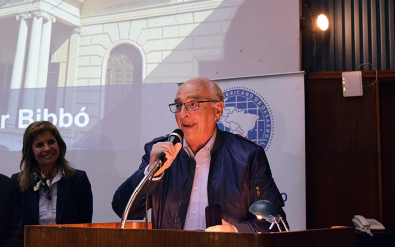 Óscar Bibbó, afiliado a AEBU, recibió premio a la Excelencia Ciudadana 2019
