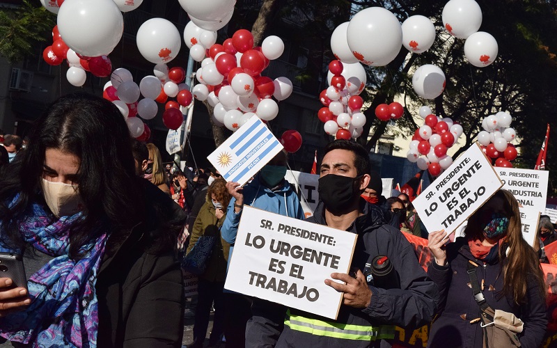 La emergencia es la gente: multitudinaria movilización del PIT-CNT