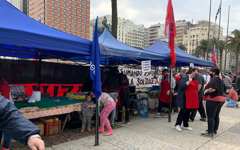 Red de ollas populares, Intersocial y PIT-CNT concentraron en Plaza Independencia