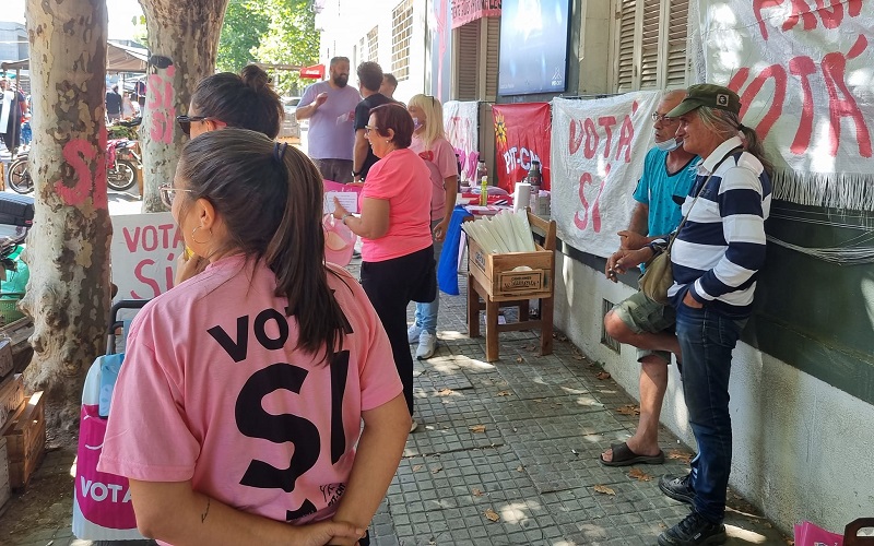 Gran movida por el Sí en AEBU Las Piedras junto a personalidades políticas