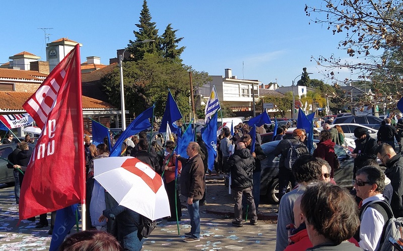 Sector financiero privado de AEBU se movilizó en Carrasco y anunció paro nacional