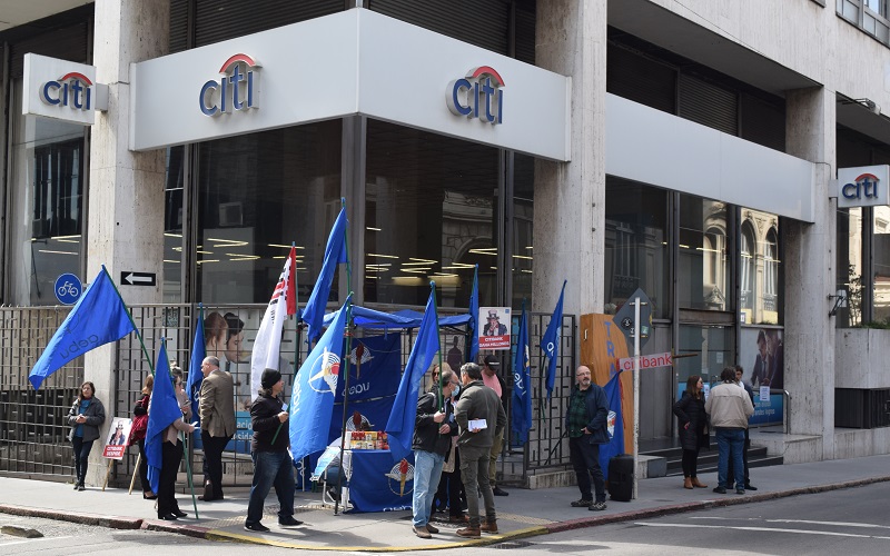 AEBU instala mesa de difusión para informar sobre conflicto con Citibank y ABPU