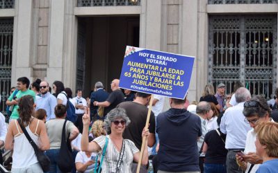 Una multitud se reunió en el Parlamento en rechazo a la reforma jubilatoria del gobierno