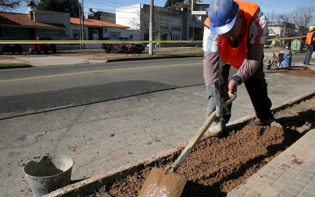 Trabajos de Teyma en el prado de Montevideo Foto: Javier Calvelo/ adhocFotos 2007-07-02