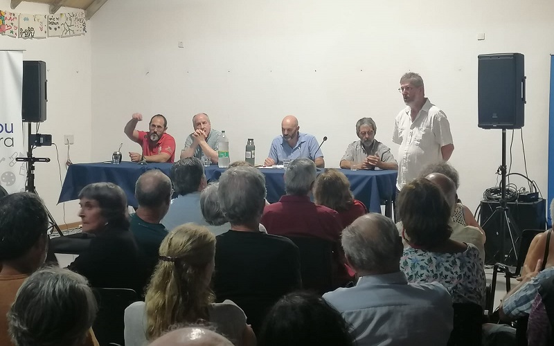 Conversatorio sobre la reforma: «Hay que estar en contra para defender a la gente»