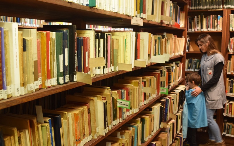 Biblioteca de AEBU abre sus puertas a niños y niñas en el marco del Día del Libro