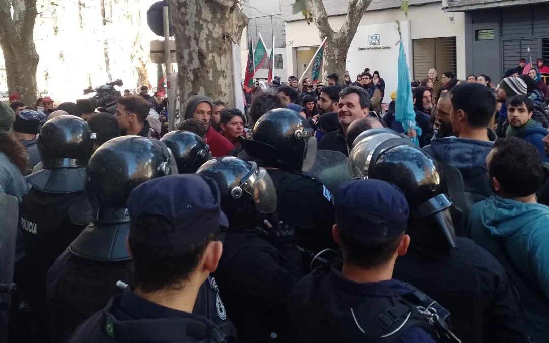 Trabajadores de OSE se manifiestan contra Proyecto Neptuno y denuncian represión policial