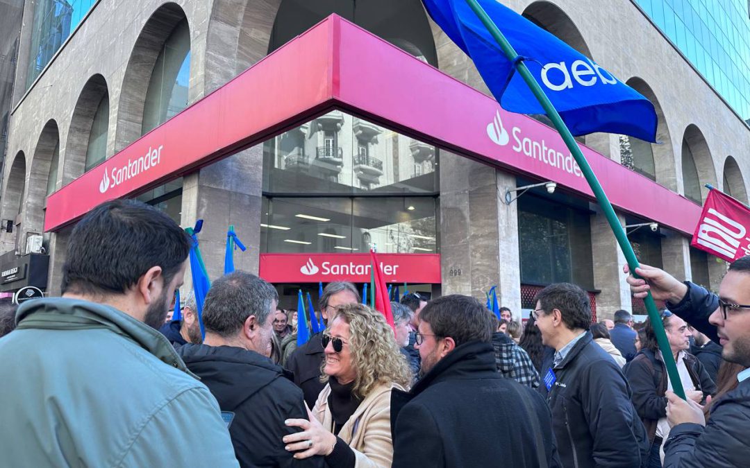 Santander «miente» y «chantajea a los trabajadores»