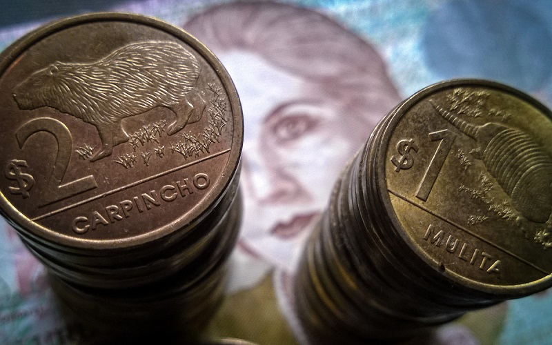 Informe económico: un tercio de los uruguayos ocupados gana menos de $25.000