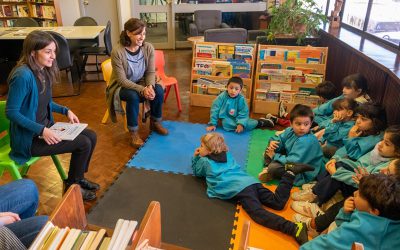 Biblioteca de AEBU recibe niños y niñas del Jardín por el Mes del Libro