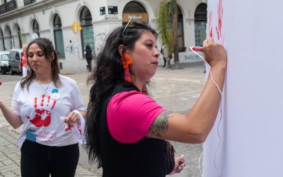 Comisión de Género de AEBU intervino la Plaza Matriz en un nuevo 25N
