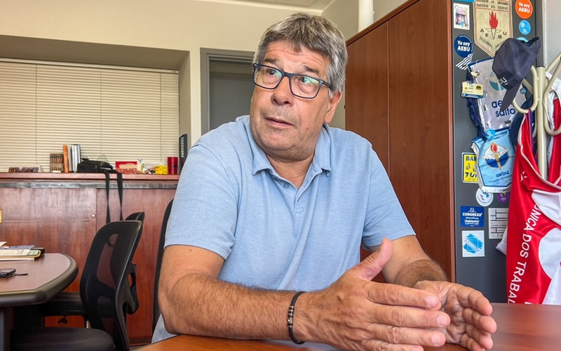 AEBU compra panes dulces y budines a cooperativa y los dona a ollas populares