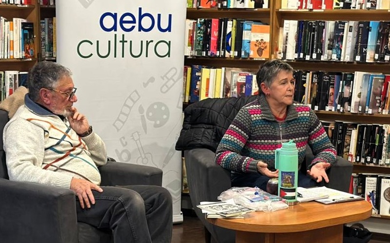 Con-Viviendo con el Silencio, libro-herramienta sobre la memoria se presentó en nuestra bibilioteca